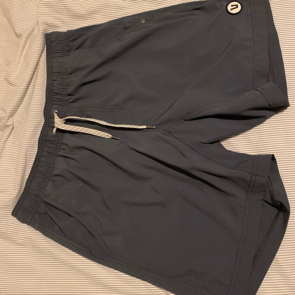 GREY VUORI SHORT Medium